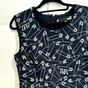 Great condition. Fantastic safey pin print